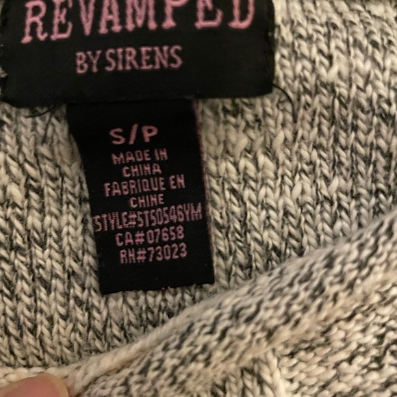 Ladies sweater with lace hem. Very pretty and girly - Picture 4 of 4